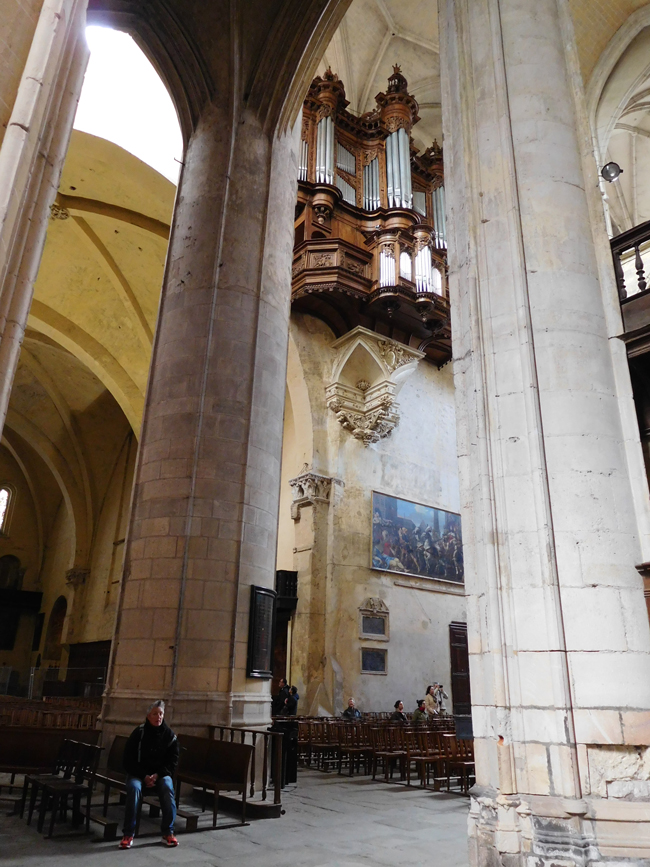 National monument and seat of the Archbishop of Toulouse, St Etienne Cathedral also boasts a beautiful pipe organ, encased in walnut and seeming to float 17 metres above the floor.