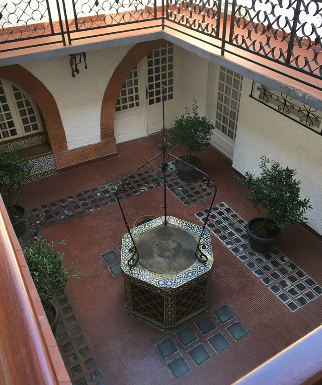 The quiet courtyard of Hotel Wilson. 