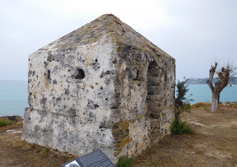 Vardiola in Planos - part of a late 17th century defence network. Stone-built observatories featured gun loops and were lookouts for threats from invaders on the Venetian settlement